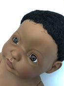 Dukke - ca 38 cm - Dreng - Afrikansk - Fra 3 år. - Billede 1