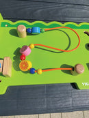 Aktivitetstavle i træ - Lille Krokodille - Fra 18 mdr. - Billede 1