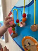 Aktivitetstavle i træ - Flyvemaskine - Fra 18 mdr - VIGA. - Billede 1