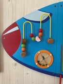 Aktivitetstavle i træ - Flyvemaskine - Fra 18 mdr - VIGA. - Billede 1