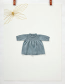 byASTRUP Dukketøj: 30-35 cm - Kjole i grå/blå strik. - Billede 1