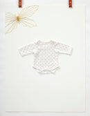 byASTRUP Dukketøj: 30-35 cm - Body i Cream farve med Rosa prikker. - Billede 1