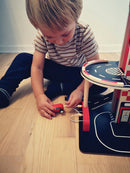 Garage i træ fra Hape - Fra 3 år. - Billede 1