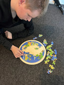 Puslespil fra Goki - Verdenskort - 57 brikker.