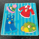 Knoppuslespil med Tøj - 4 brikker - Viga - Fra 12 mdr - Billede 1