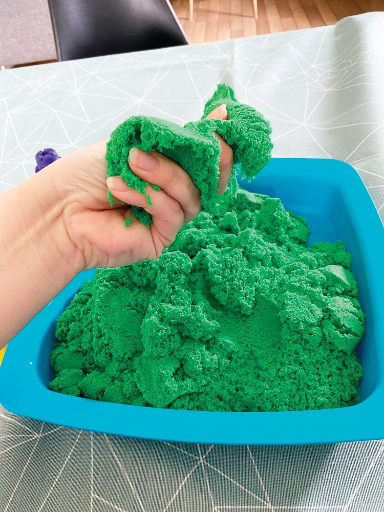 Kinetic Sand - Sandkasse med 455 gram magisk sand - Grøn farve. - Billede 1