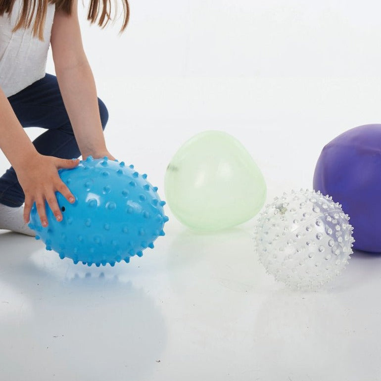 Boldsæt med 4 stk sensoriske ulige bolde - TickiT - Fra 0 år. - Billede 1