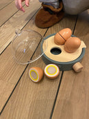 Mamomemo Legekøkken - Æggekoger i FSC træ - Grøn - Fra 3 år. - Billede 1