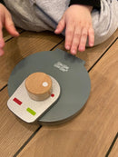 Mamamemo Legekøkken- Vaffeljern i FSC træ - Grøn - Fra 3 år. - Billede 1