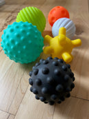 Infantino Babylegetøj - Babybolde 6 stk - med forskellige mønstre - Fra 6mdr+