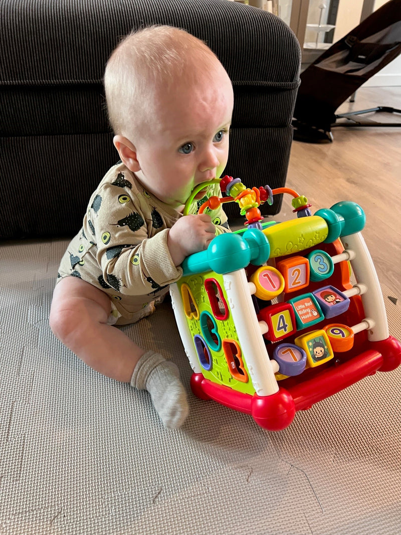 Lille William leger med musik-aktivitetskassen