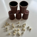 Spillesæt med 30 terninger og 5 raflebægre.